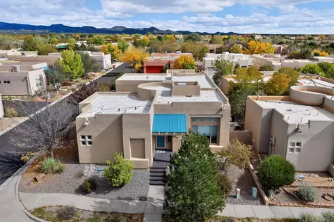 8 Sobradora Dr, Santa Fe, NM 87508