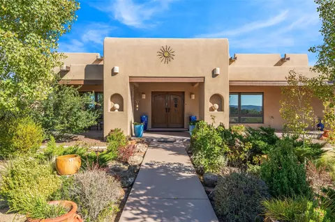 16 Via De Estrellas # A, Santa Fe, NM 87506