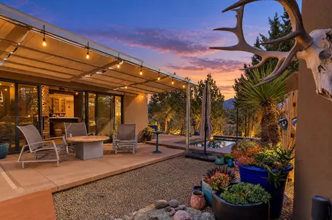 133 Vista Redonda, Santa Fe, NM 87506