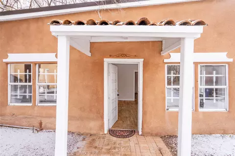 307 Pino Rd, Santa Fe, NM 87505