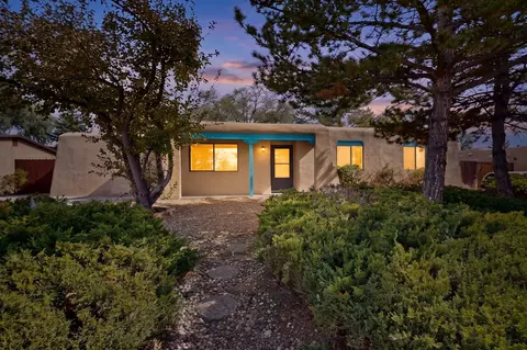 2407 San Patricio Ct, Santa Fe, NM 87505