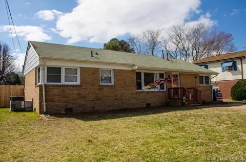 26 Bonaire Dr, Hampton, VA 23669 photo 1