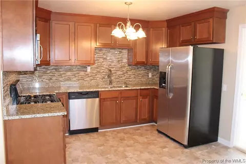 19 Sharon Ct, Hampton, VA 23666 photo 6