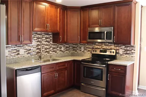 120 Deerfield Blvd, Hampton, VA 23666 photo 4