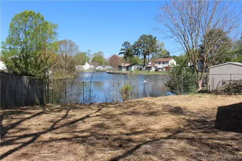 36 Sandy Lake Dr, Hampton, VA 23666 photo 16