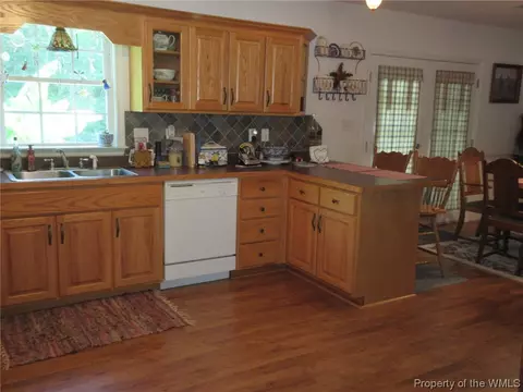 3038 The Point Dr, Lanexa, VA 23089 photo 4