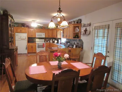 3038 The Point Dr, Lanexa, VA 23089 photo 8