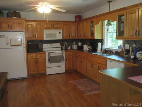 3038 The Point Dr, Lanexa, VA 23089 photo 3