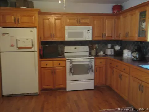 3038 The Point Dr, Lanexa, VA 23089 photo 5