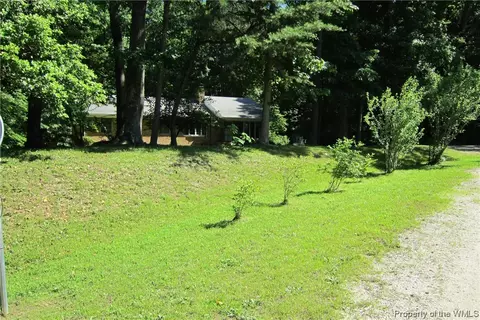 10033 Indian Rd, Gloucester, VA 23061 photo 4
