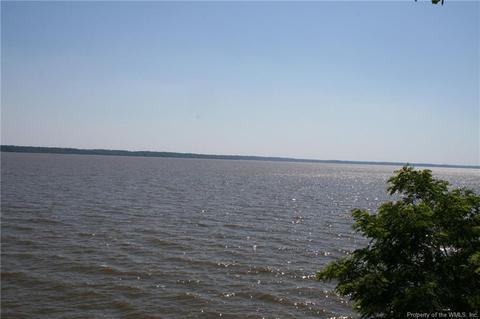 105 Shellbank Dr, Williamsburg, VA 23185 photo 2