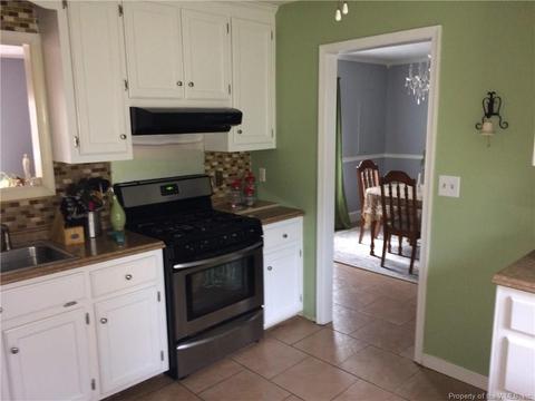 10042 Skillman Ln, Gloucester, VA 23061 photo 9
