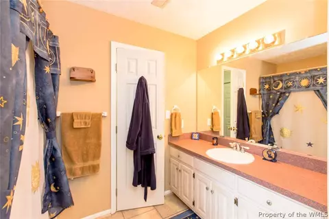 7484 Tyndall Dr, Gloucester Point, VA 23062 photo 15