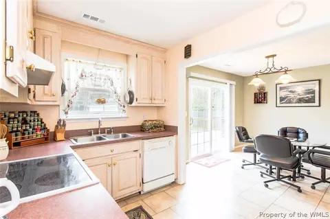 7484 Tyndall Dr, Gloucester Point, VA 23062 photo 13