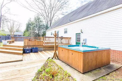 7484 Tyndall Dr, Gloucester Point, VA 23062 photo 31