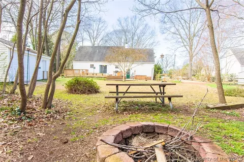 7484 Tyndall Dr, Gloucester Point, VA 23062 photo 4