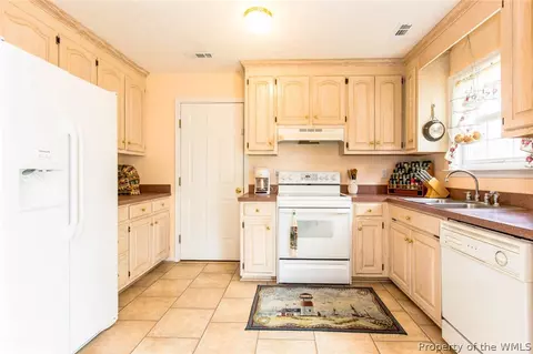 7484 Tyndall Dr, Gloucester Point, VA 23062 photo 11