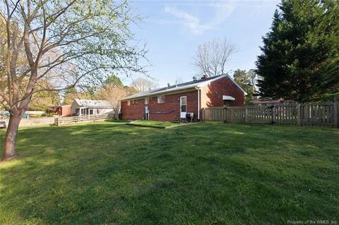 111 Chestnut Dr, Williamsburg, VA 23185 photo 3