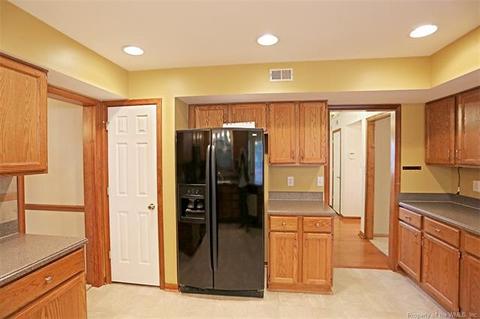 208 Upland Dr, Hampton, VA 23666 photo 8