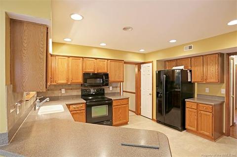 208 Upland Dr, Hampton, VA 23666 photo 5
