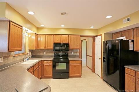 208 Upland Dr, Hampton, VA 23666 photo 3