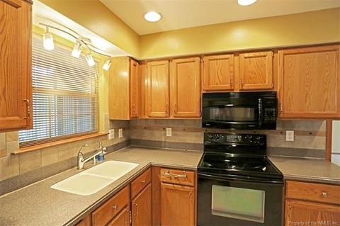 208 Upland Dr, Hampton, VA 23666 photo 7