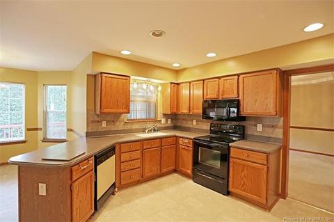 208 Upland Dr, Hampton, VA 23666 photo 4