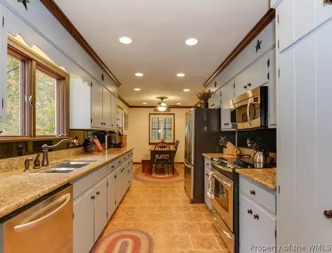 263 E Queens Dr, Williamsburg, VA 23185 photo 17
