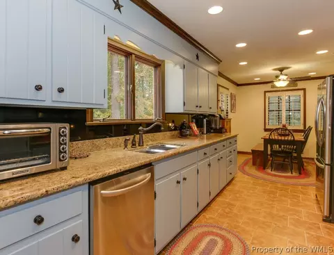 263 E Queens Dr, Williamsburg, VA 23185 photo 16