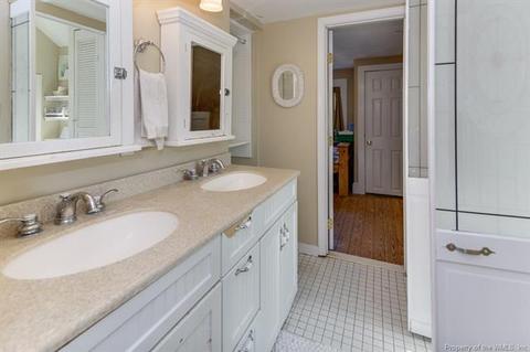9557 Robins Neck Rd, Gloucester, VA 23061 photo 19