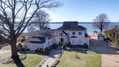 1414 Mercer Rd, Gloucester Point, VA 23062 photo 1
