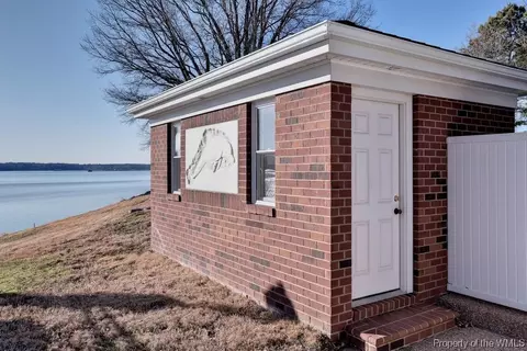 1414 Mercer Rd, Gloucester Point, VA 23062 photo 32