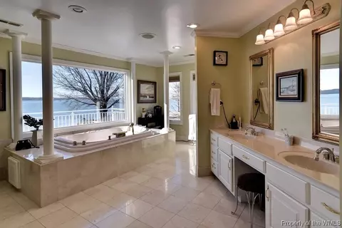 1414 Mercer Rd, Gloucester Point, VA 23062 photo 18