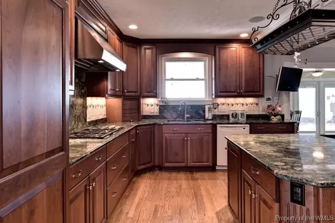 1414 Mercer Rd, Gloucester Point, VA 23062 photo 14