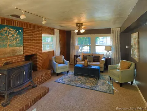 504 Concord Dr, Hampton, VA 23666 photo 1