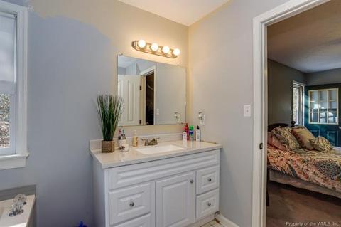 8234 Manor Dr, Gloucester, VA 23061 photo 28