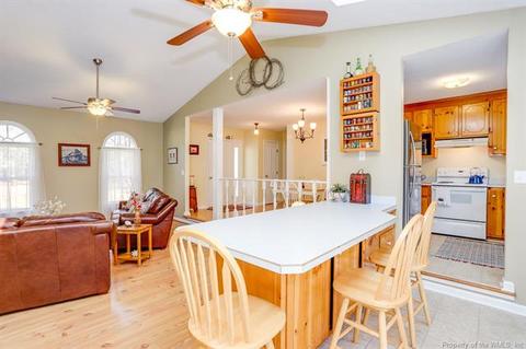 8234 Manor Dr, Gloucester, VA 23061 photo 14