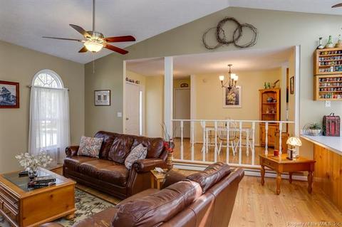 8234 Manor Dr, Gloucester, VA 23061 photo 10