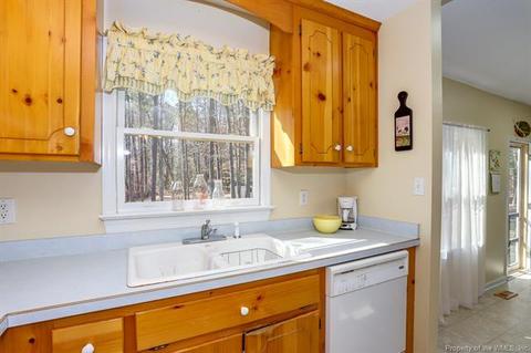 8234 Manor Dr, Gloucester, VA 23061 photo 18