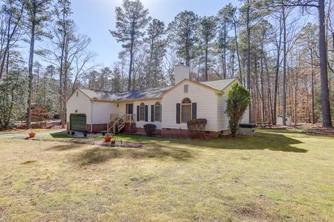 8234 Manor Dr, Gloucester, VA 23061 photo 4
