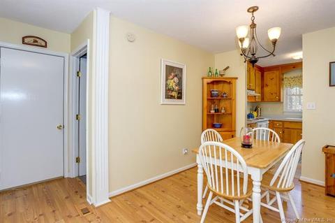 8234 Manor Dr, Gloucester, VA 23061 photo 9