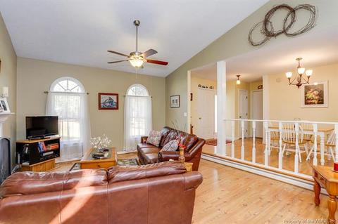 8234 Manor Dr, Gloucester, VA 23061 photo 12