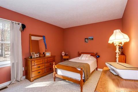 8234 Manor Dr, Gloucester, VA 23061 photo 20
