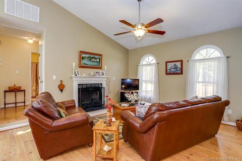 8234 Manor Dr, Gloucester, VA 23061 photo 11