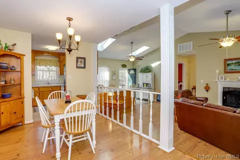 8234 Manor Dr, Gloucester, VA 23061 photo 7