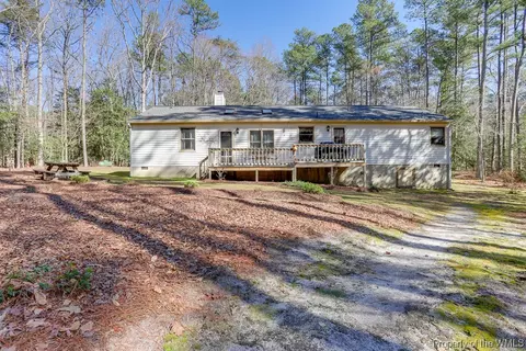 8234 Manor Dr, Gloucester, VA 23061 photo 5