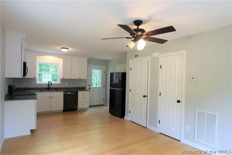 6386 Meadow Dr, Gloucester, VA 23061 photo 4