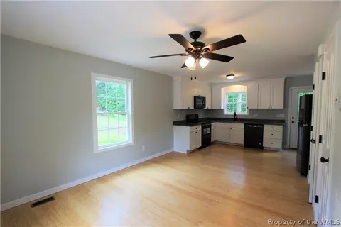 6386 Meadow Dr, Gloucester, VA 23061 photo 2