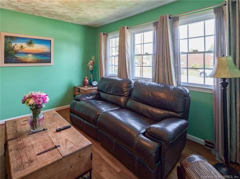 417 Yale Dr, Hampton, VA 23666 photo 2