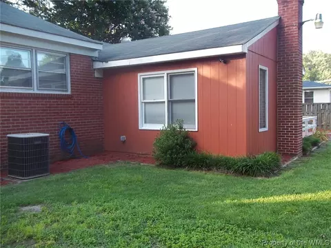 206 Roberta Dr, Hampton, VA 23666 photo 2